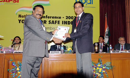 Rajeev Kumar Recieving Best Detective Agency in Delhi/NCR