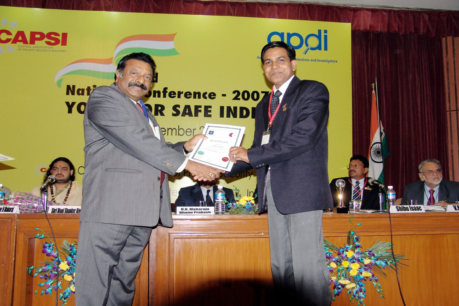 Best Investigator Award 2007 received by Mr. Rajeev Kumar Detective in India